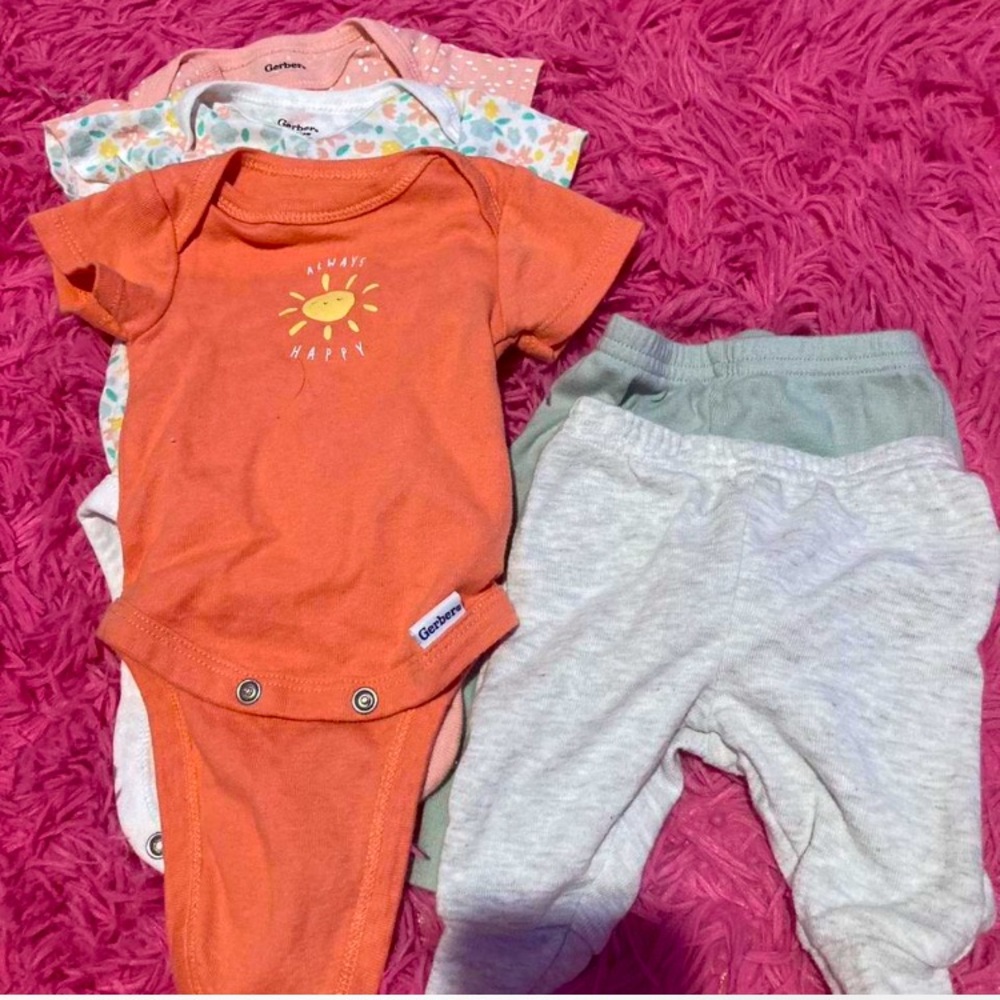 3 pairs of unisex gerber newborn bodysuits and 2 pants